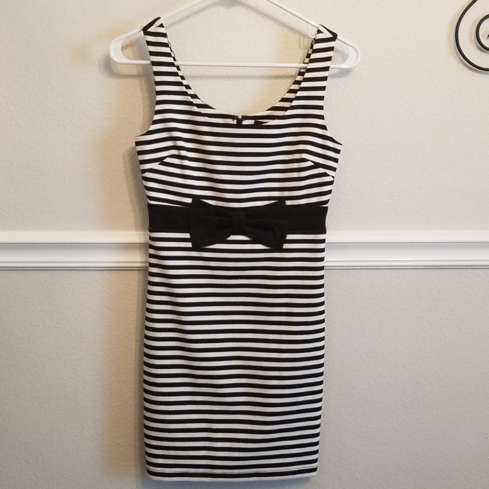 Forever 21 Women's Small Black and White Dress